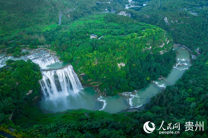 航拍黃果樹大瀑布全景。人民網(wǎng) 涂敏攝