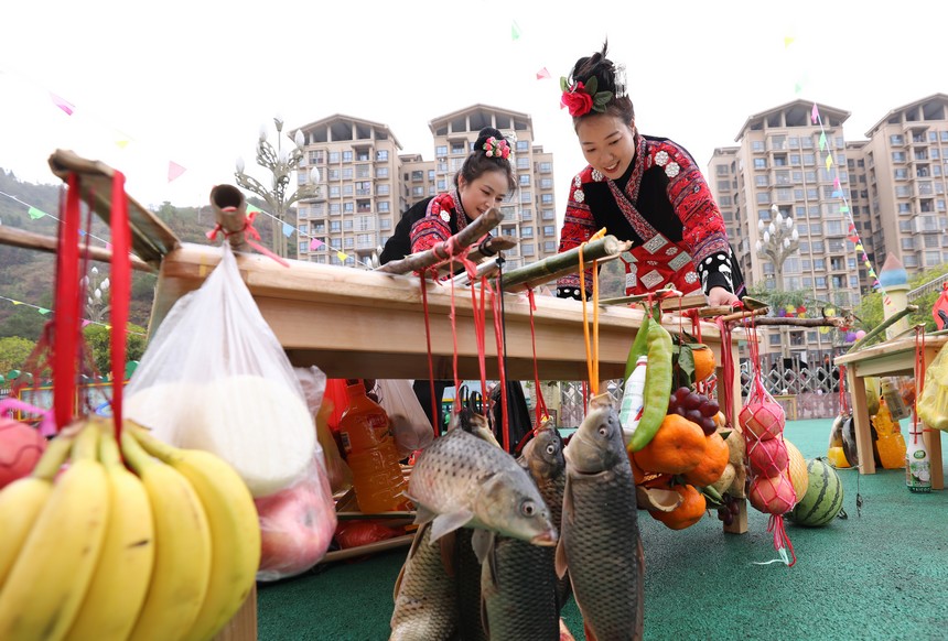 劍河縣幸福社區(qū)中心幼兒園苗年活動現(xiàn)場。