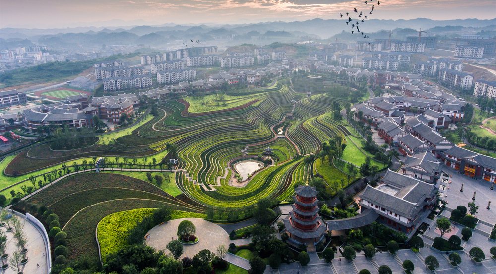  航拍大方縣奢香古鎮(zhèn)梯田美景。羅大富攝