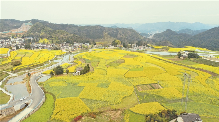 龔永文攝 粵黔協(xié)作鄉(xiāng)村振興示范村——玉屏朱家場(chǎng)鎮(zhèn)混寨村美景。