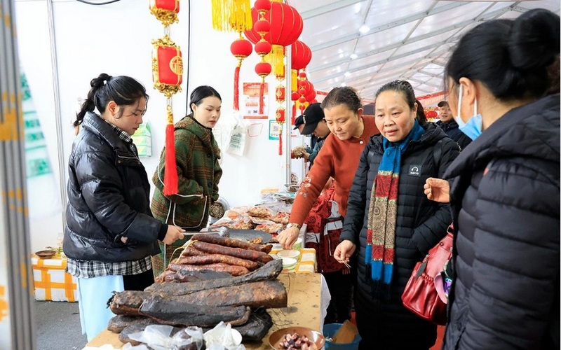 安順年貨特色產(chǎn)品展銷現(xiàn)場。