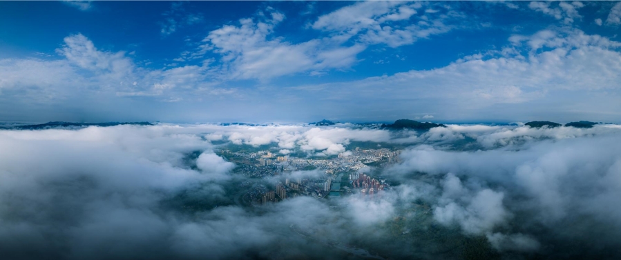 江口縣城區(qū)全景圖。田葛鑫攝