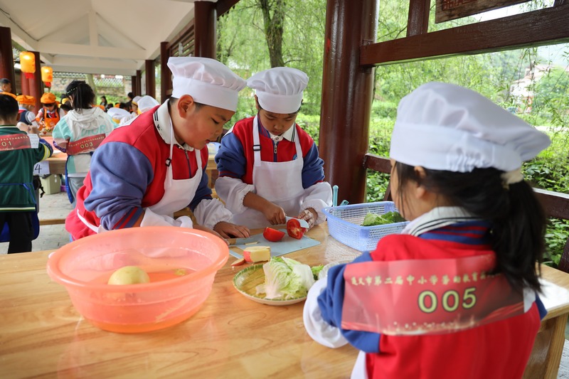 小學(xué)低年級(jí)組項(xiàng)目——蔬菜洗澡。