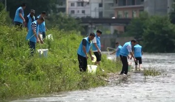 護“綠”興鎮，擦亮五馬生態(tài)名片近年來(lái)，五馬鎮致力于環(huán)境治理，從政府主導逐漸轉變?yōu)槿駞⑴c，培育生態(tài)環(huán)保新風(fēng)，共繪和美鄉村新畫(huà)卷。