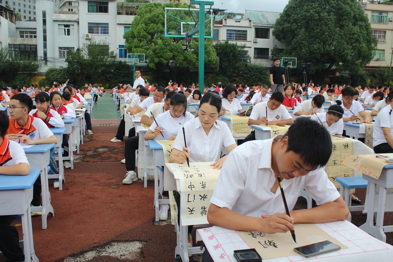 參加軟筆書法的老師們。