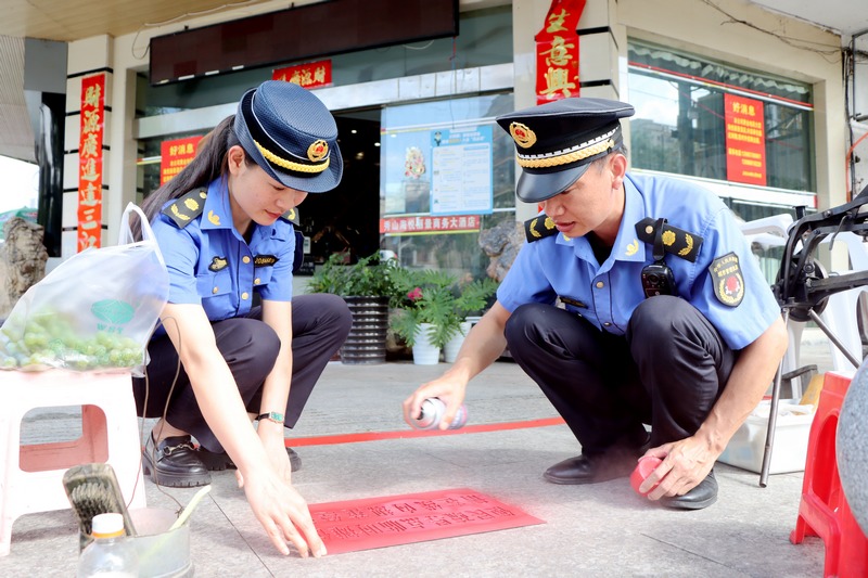 規(guī)劃城市“文明線” 為流動(dòng)攤販“安個(gè)家”。