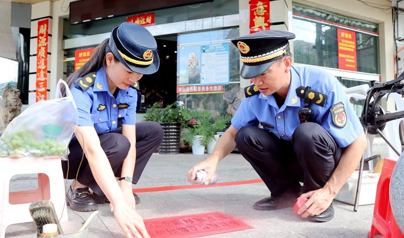 獨山縣：規劃城市“文明線(xiàn)” 為流動(dòng)攤販“安個(gè)家”