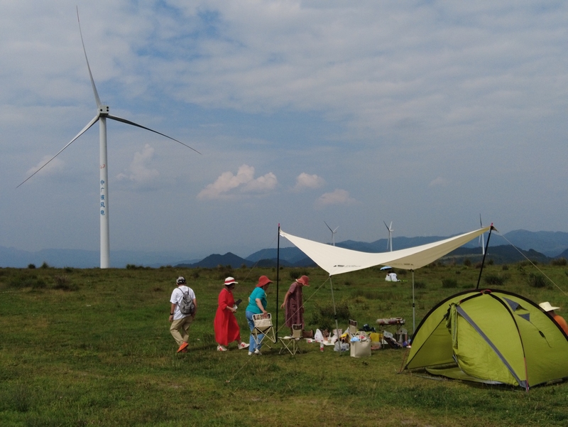 4 游客在龍里油畫大草原露營.jpeg