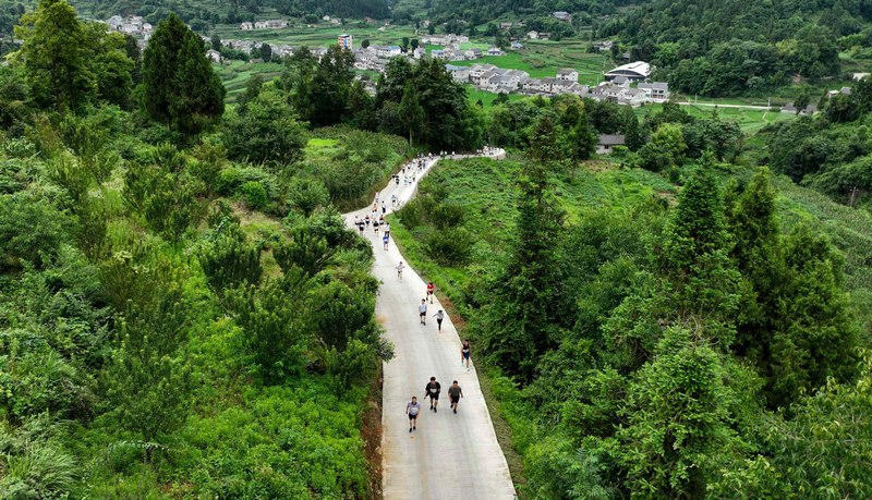 2、十里花廊·山地徒步”活動。 李勻陽 攝.jpg