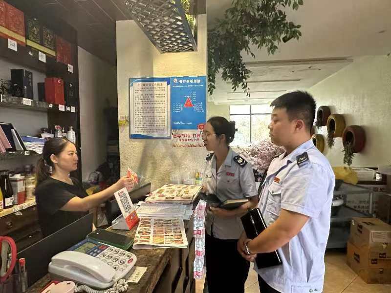 獨山稅務政策續(xù)航 點亮餐飲消費新“夜”態(tài)。