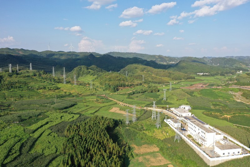 圖為：中核匯能貴州開發(fā)有限公司雨樟風電場青底變電站